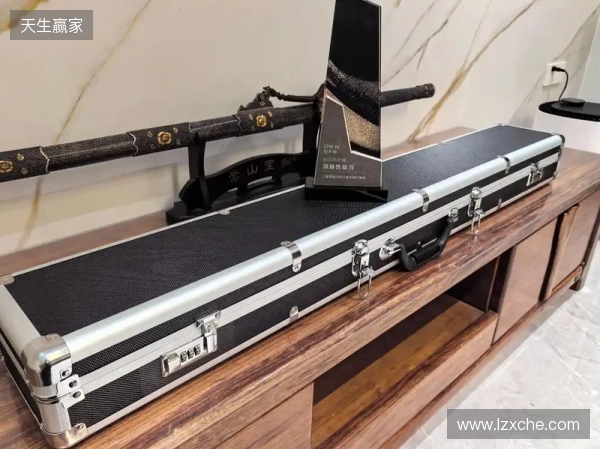 腰横秋水雁翎刀!恭喜CW获得极限之地2025冠军! 腰横秋水雁翎刀!恭喜CW获得极限之地2025冠军!